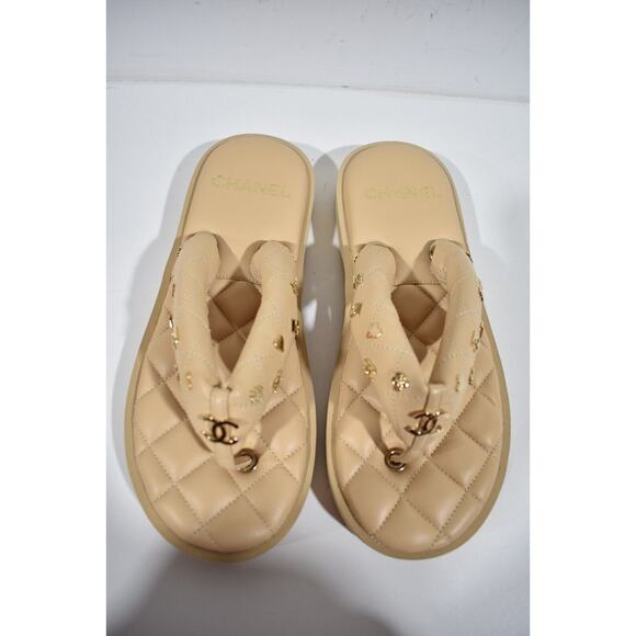 Chanel 23P Beige Quilted Charms Padded Pool Thong Logo Mule Slide Flat Sandal 38 - Picture 8 of 12